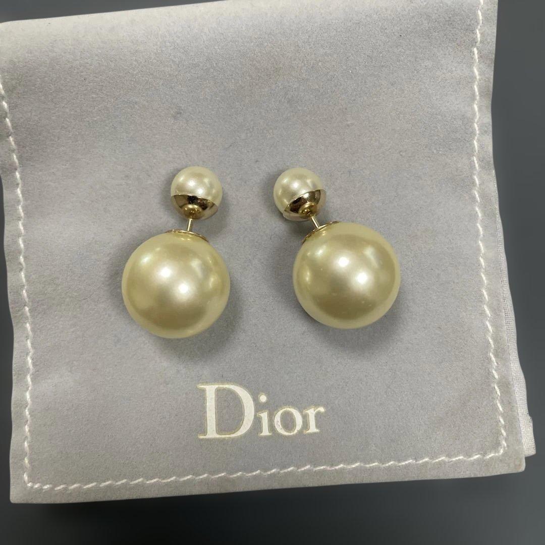 Christian Dior のピアス