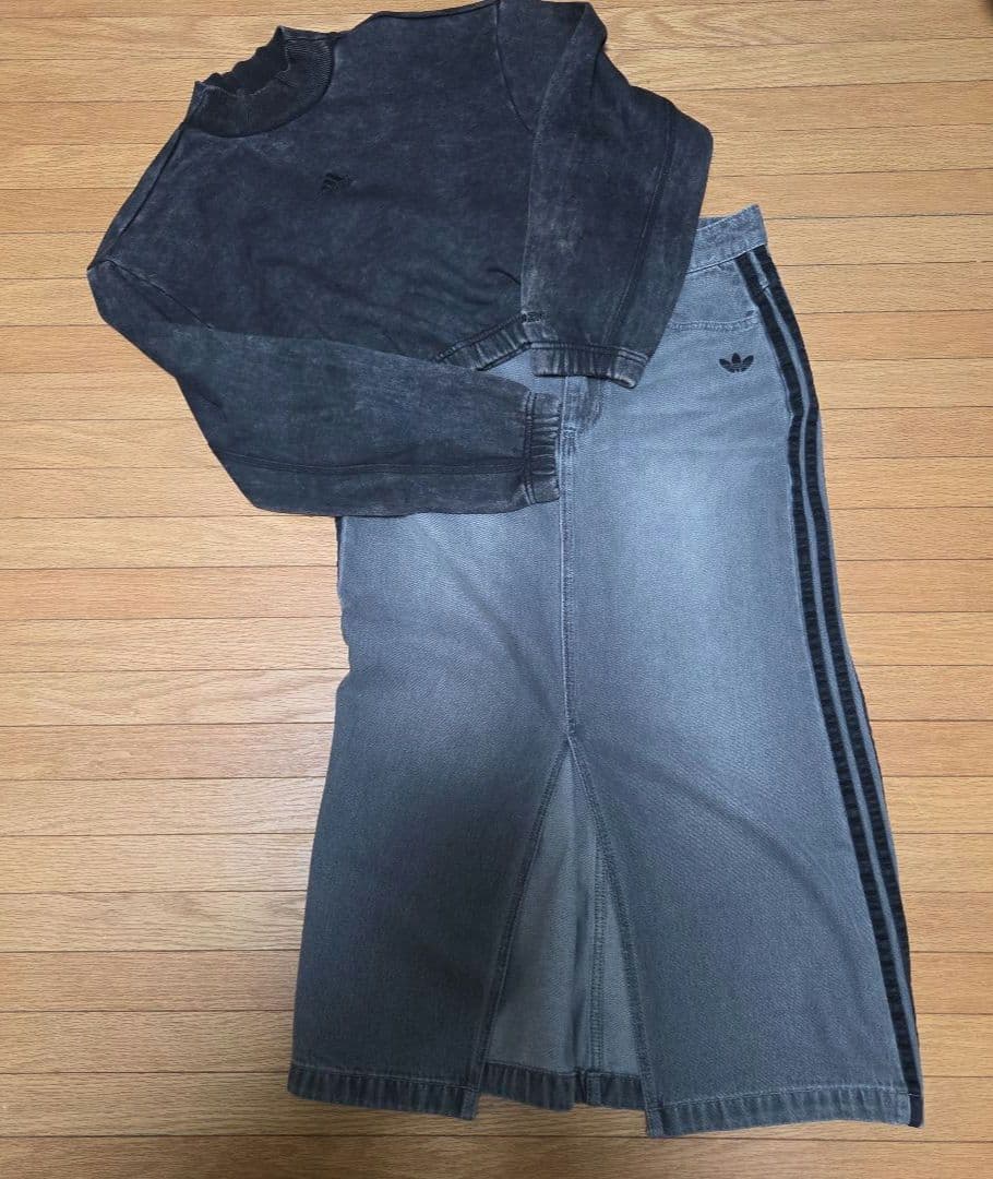 adidas グレー デニムスカート