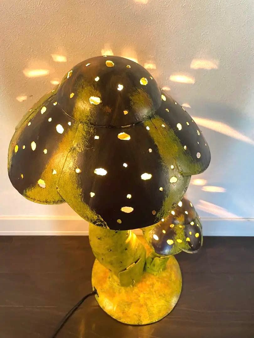 ブリキ製キノコ型　フロアランプ