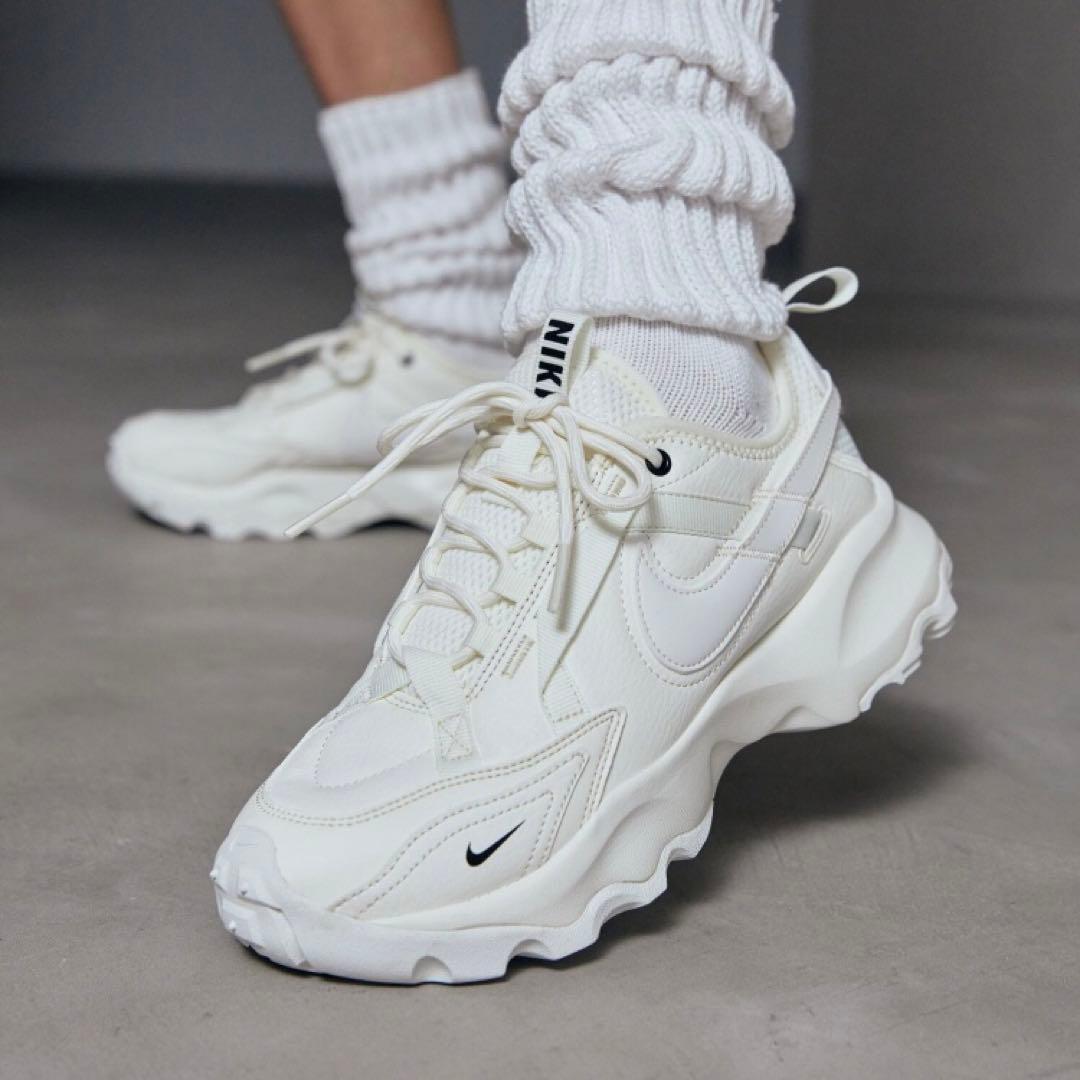 新品未使用　タグ付き　NIKE tc7900 スニーカー 23.5cm ナイキ