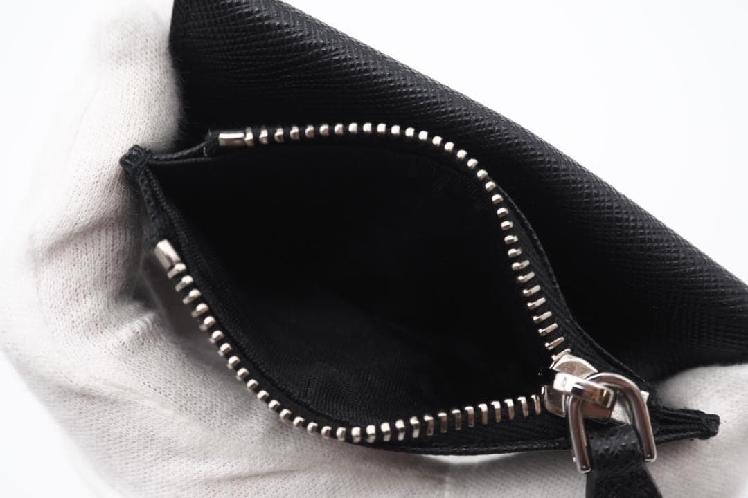 PRADA ケース サフィアーノ レザートライアングルロゴ ブラック A