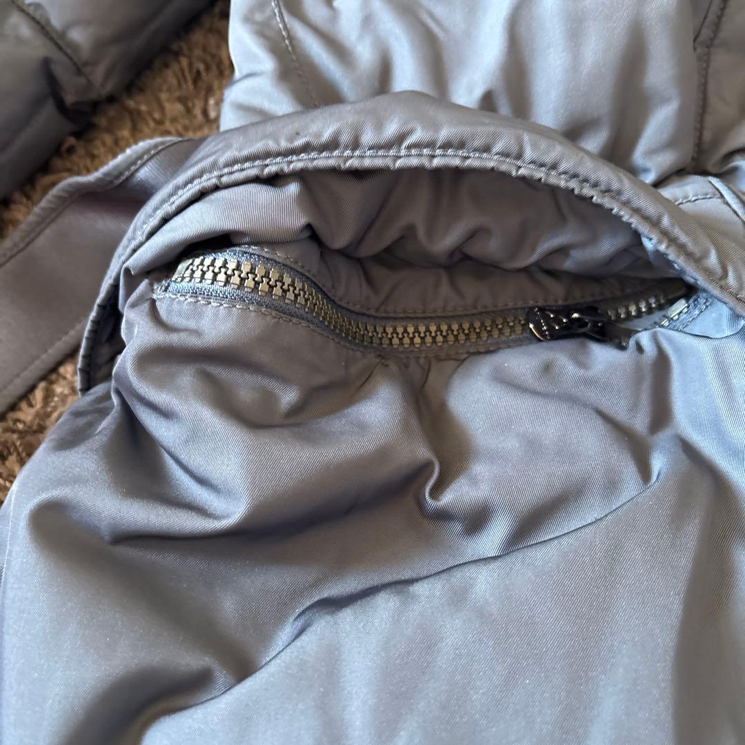 PEUTEREY グレー ダウンジャケット　42サイズですが細身の為日本M位です