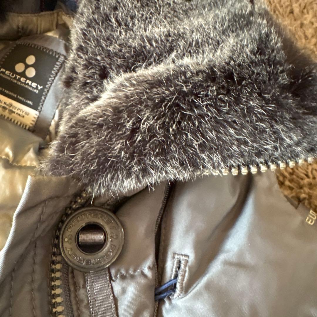 PEUTEREY グレー ダウンジャケット　42サイズですが細身の為日本M位です