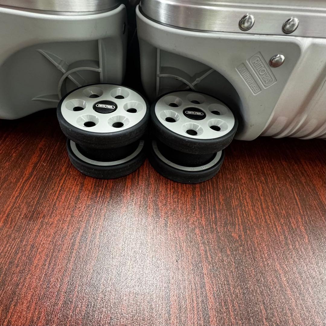 リモワ　スーツケース　アルミ