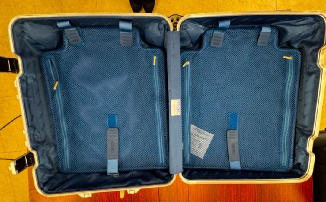 リモワ　スーツケース　アルミ