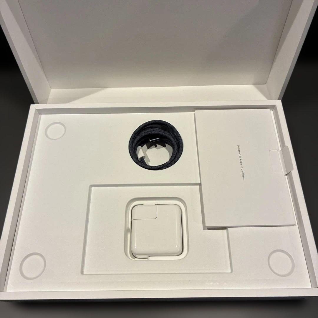 MacBook Air M2 13.6インチ 16GB / 256GB SSD