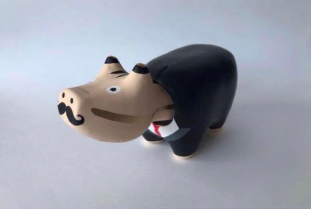 諸橋近代美術館　ダリ　赤べこ　あかべこ　ひげべこ　ヒゲベコ　タキシード