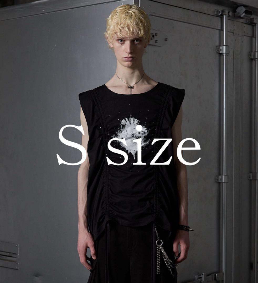 GRANCYシャーリングデザインラインストーングラフィックノースリーブT 黒 S