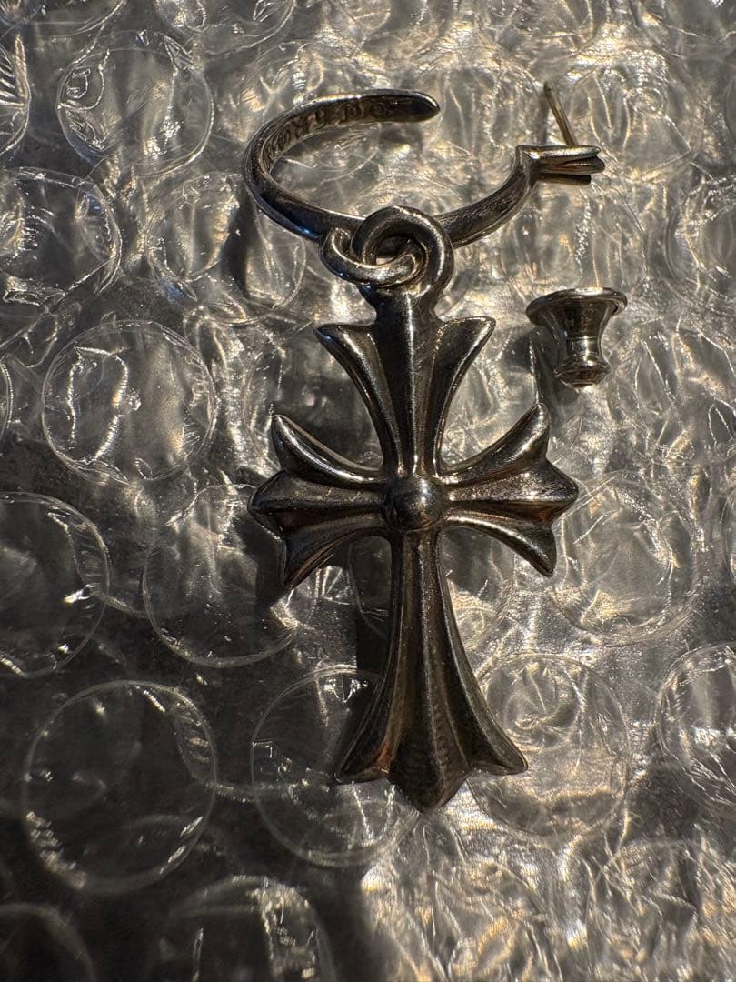 クロムハーツ　タイニーCHクロスフープピアス（片耳用）