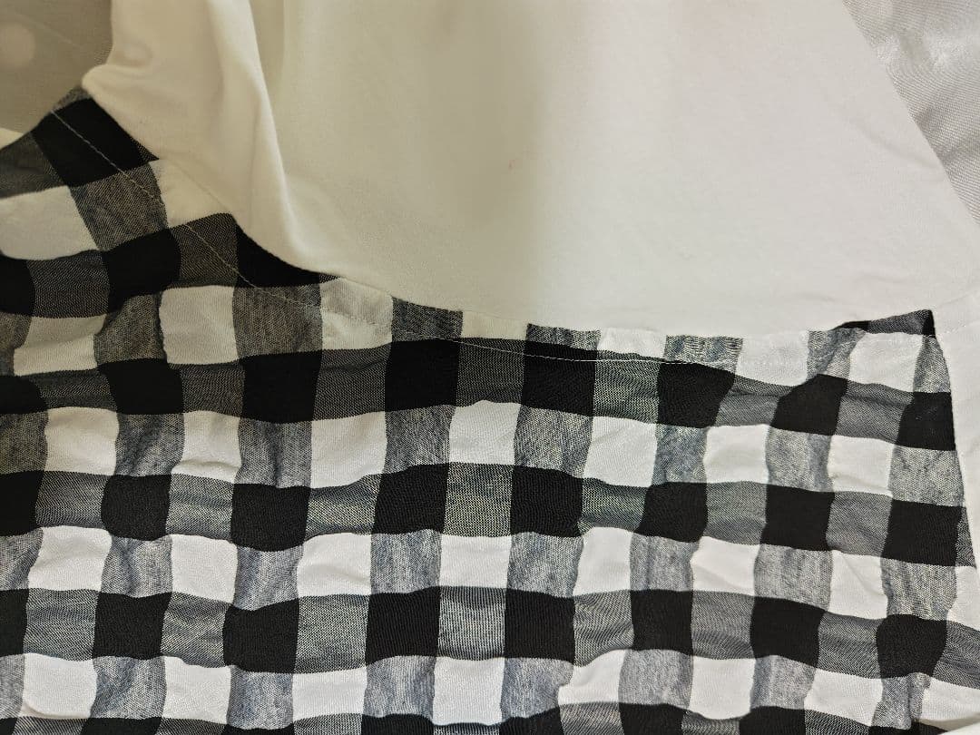 白黒チェック柄長袖シャツ