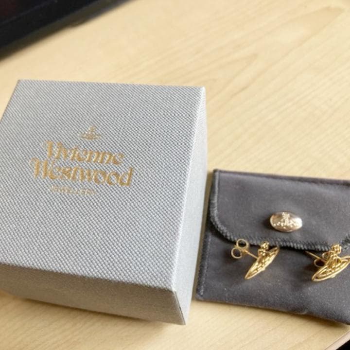 【再値下】ヴィヴィアン ゴールドオーブ　ピアス　箱・保存袋