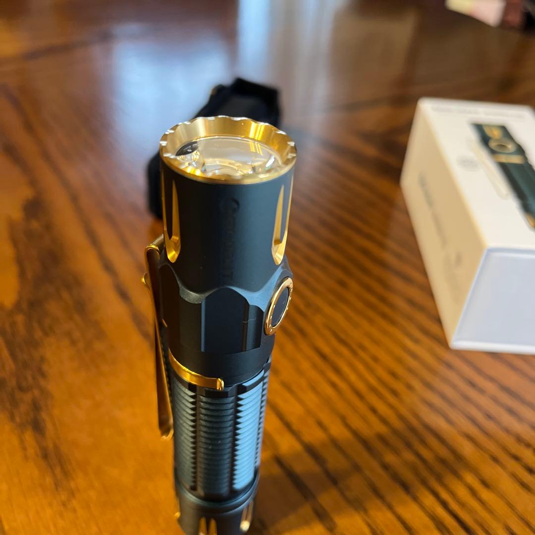 Olight Warrior 3S 懐中電灯 2300ルーメン