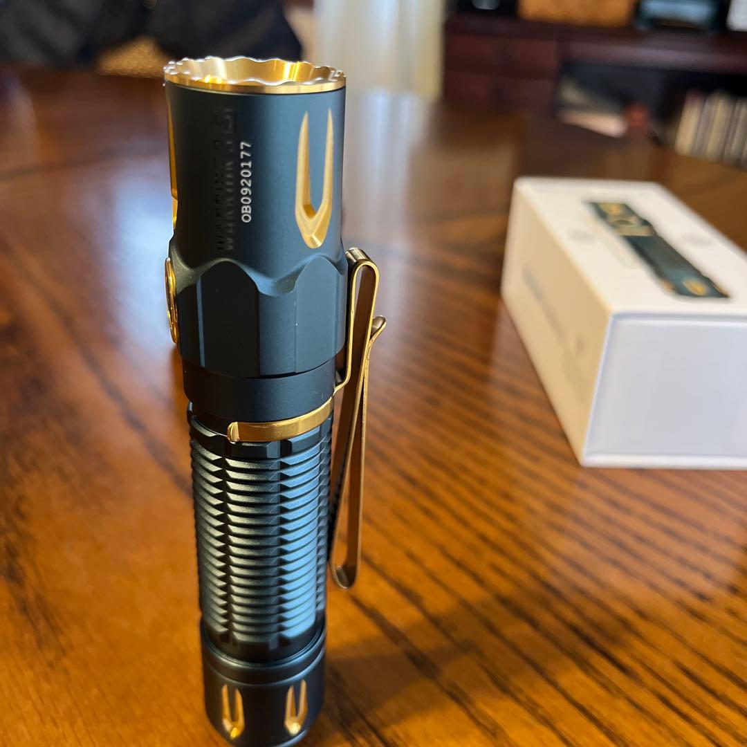 Olight Warrior 3S 懐中電灯 2300ルーメン