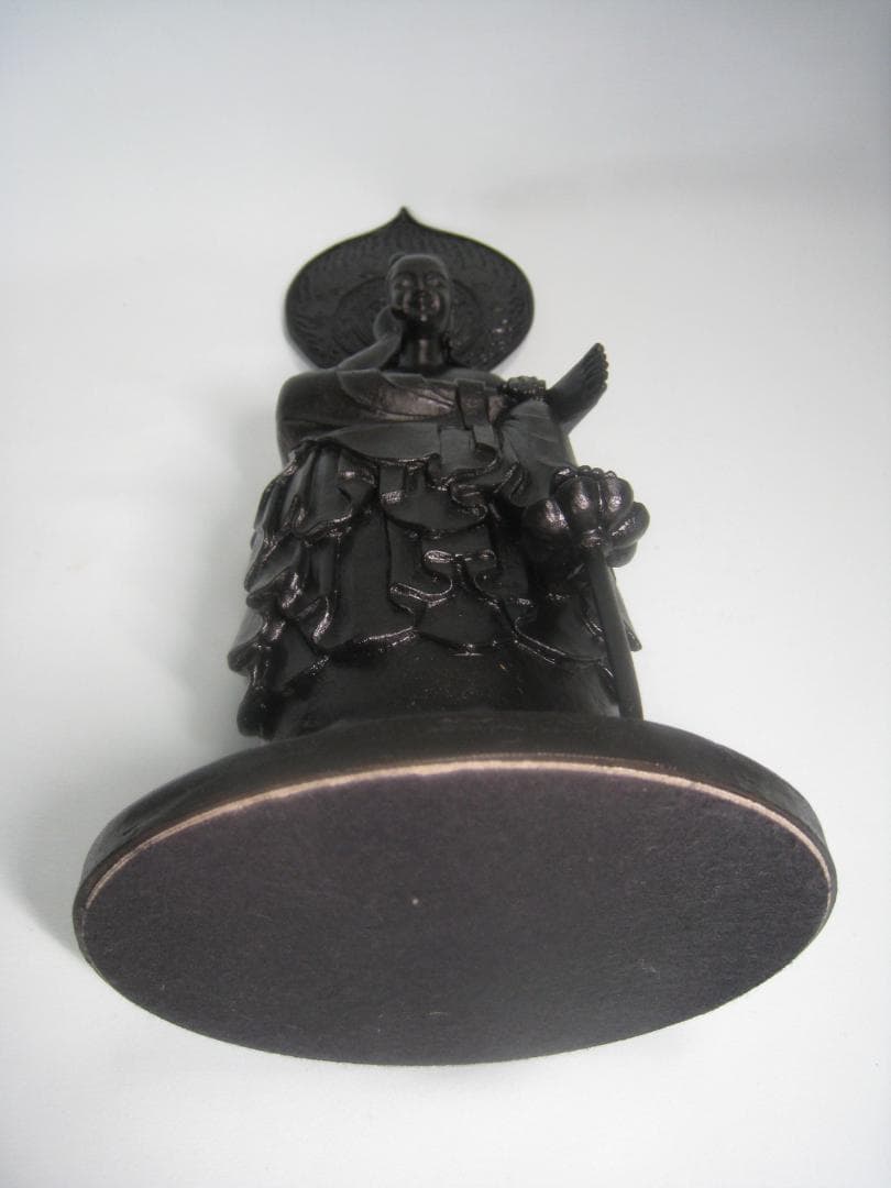 【菩薩半跏像】　　郡順治作　　ブロンズに漆黒の漆仕上