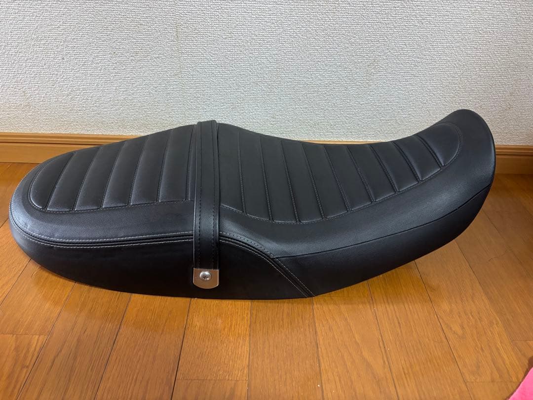 ど*ゃ様 カワサキZ900RS 純正ローシート 新品未使用