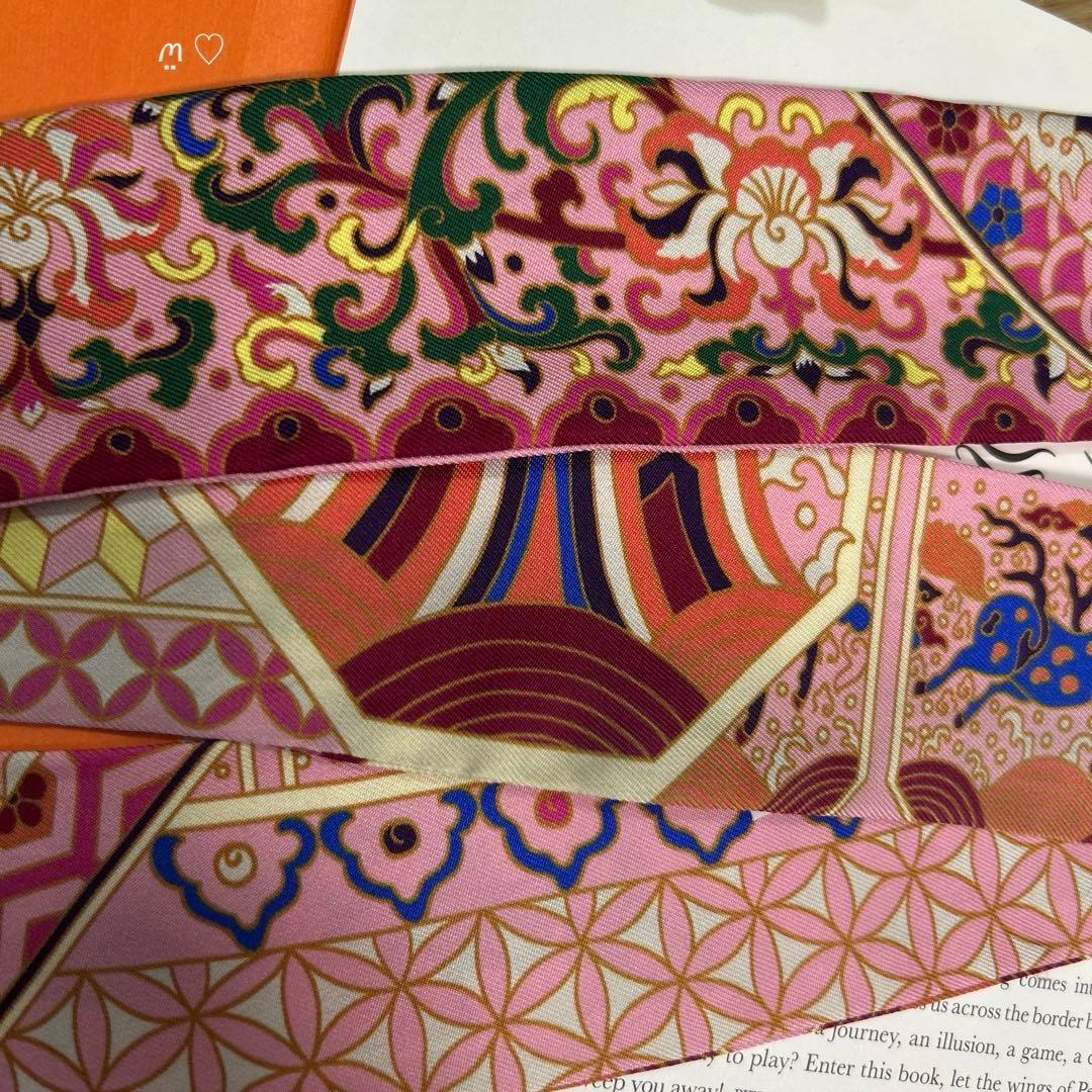 HERMESエルメス ツイリー　王室のコレクション　リボンスカーフ　ピンク