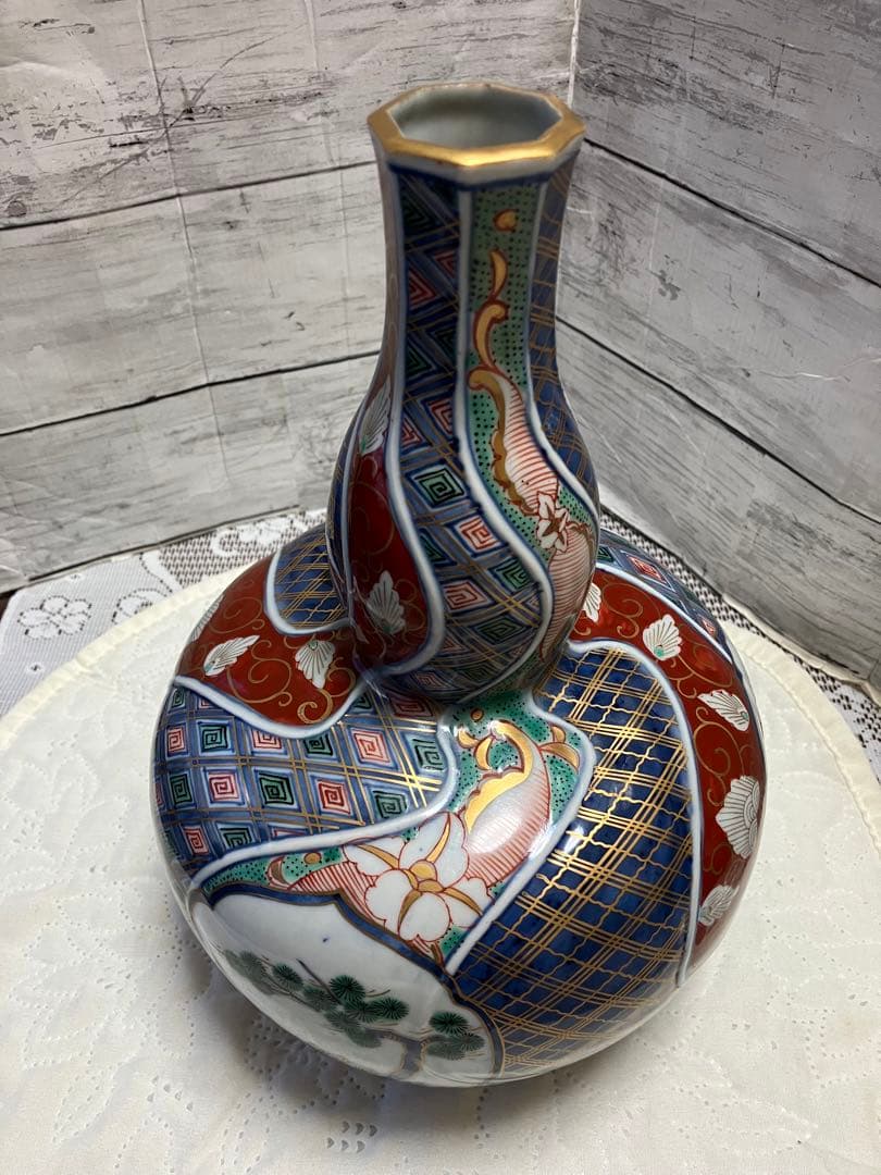 中国　大明化年製　伊万里　ひょうたん型 松竹梅　飾り壺　花瓶　金彩