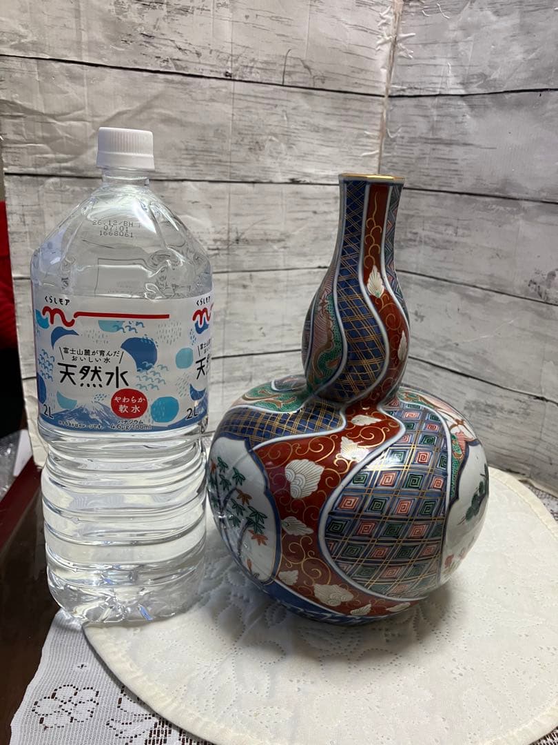 中国　大明化年製　伊万里　ひょうたん型 松竹梅　飾り壺　花瓶　金彩