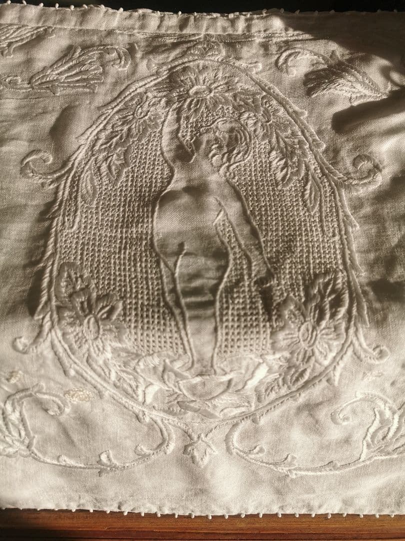 アンティークイタリア ブラットレース 花園の天使 白糸手刺繍クッションカバー