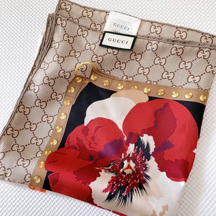 ぽっちゃま⭐︎ GUCCI 花柄 シルク スカーフ