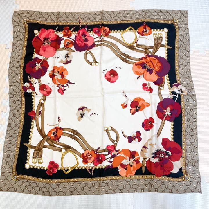 ぽっちゃま⭐︎ GUCCI 花柄 シルク スカーフ
