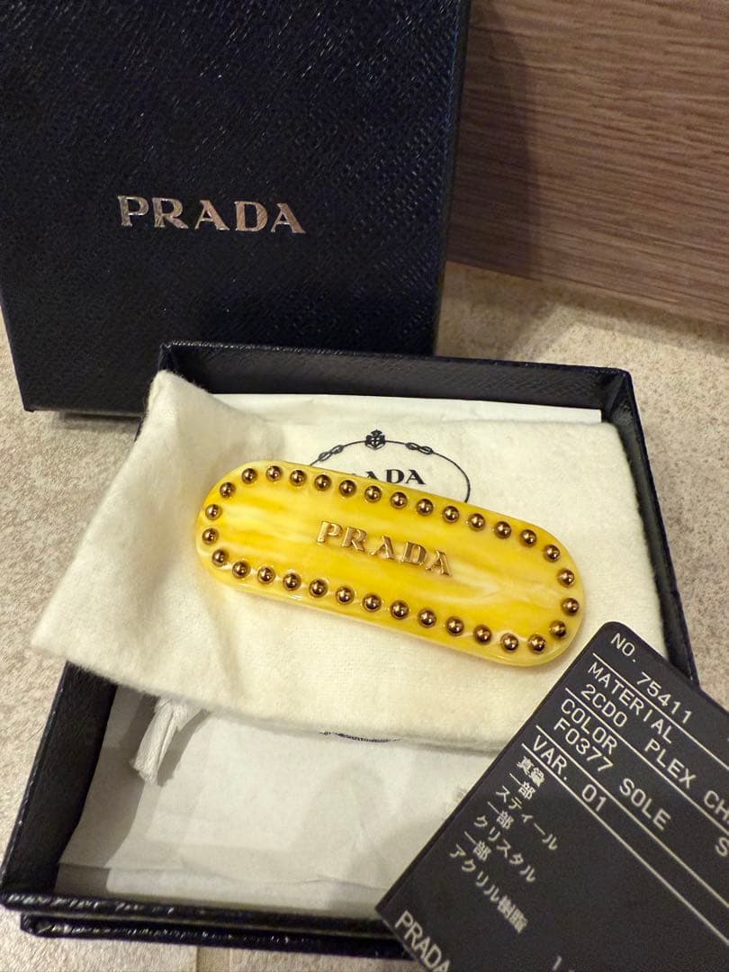 プレックスヘアクリッププラダ　ヘアクリップ定価69300円２回使用最終値下げ