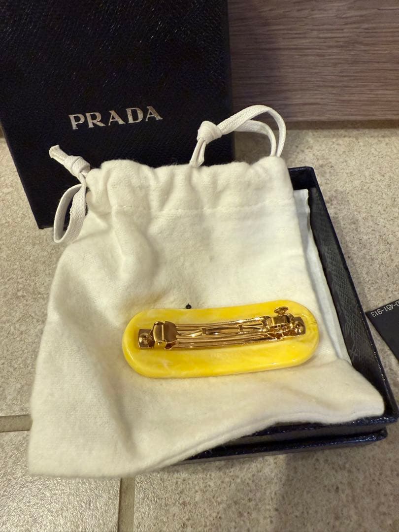 プレックスヘアクリッププラダ　ヘアクリップ定価69300円２回使用最終値下げ