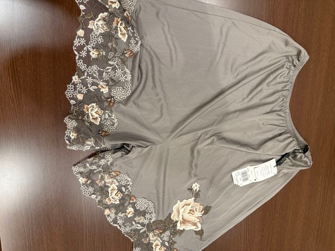 【ワコール】花柄刺繍ボディスーツ.キャミ. ペチコートの3点セット