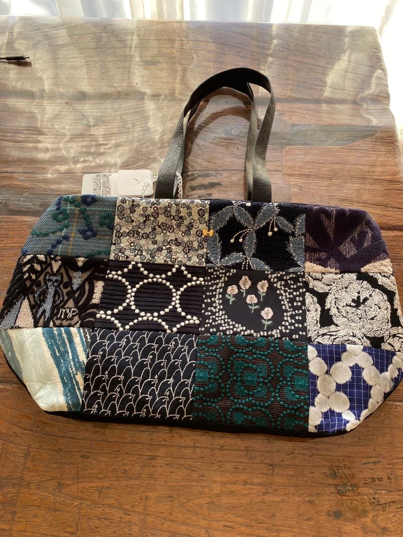 ミナペルホネン　ファスナー付ピーストートバッグ