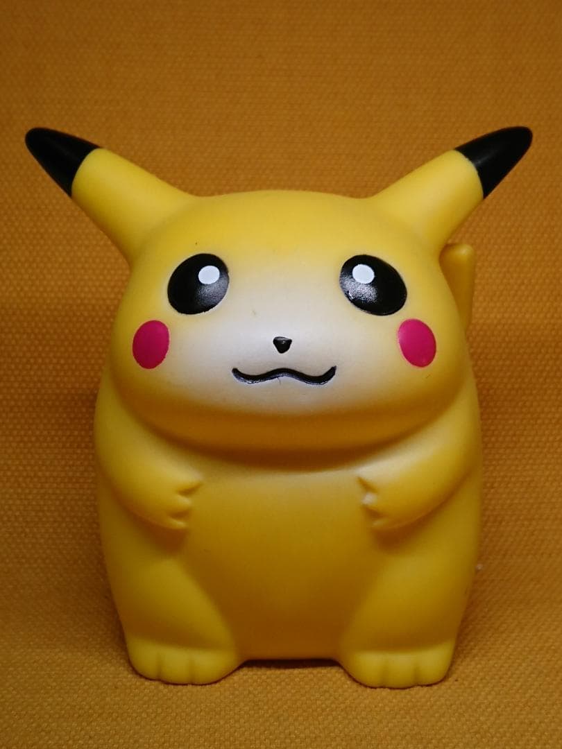 【美品】ピカチュウ　フィギュア　置物　インテリア　工芸品　美術品　A1133