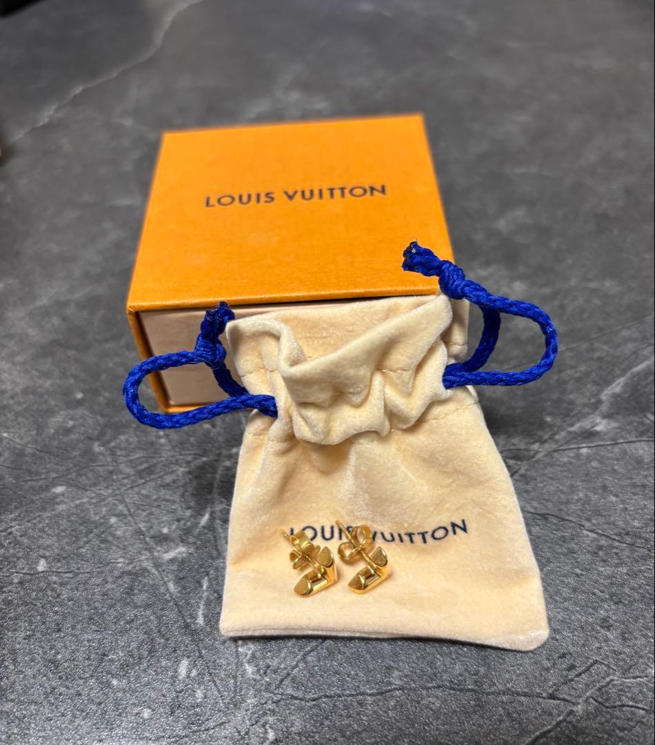 【あっぴ】LOUIS VUITTON ピアス（エセンシャルV）