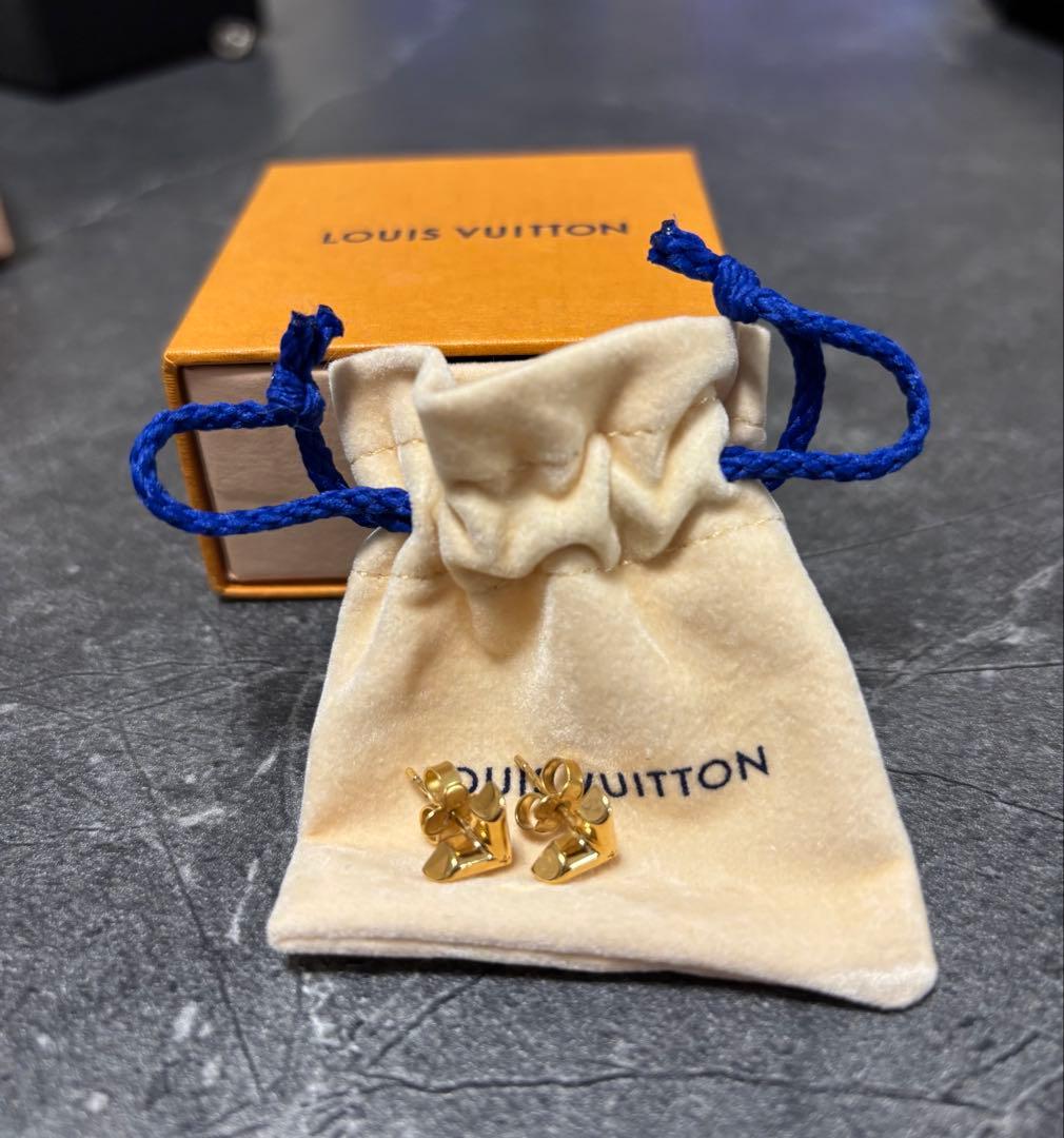 【あっぴ】LOUIS VUITTON ピアス（エセンシャルV）