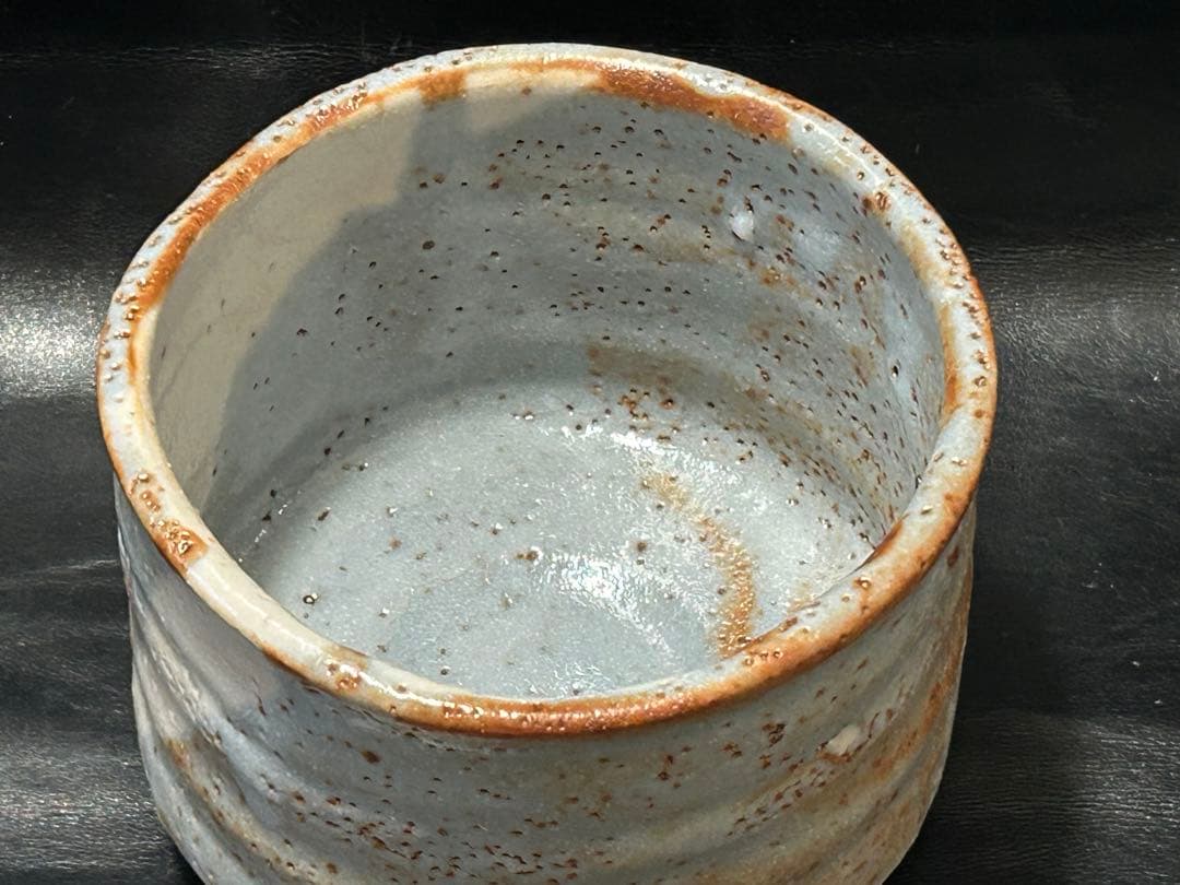 美しい古美術◾️蔵から美しい雪富士の見事な抹茶茶碗が出て来ました。