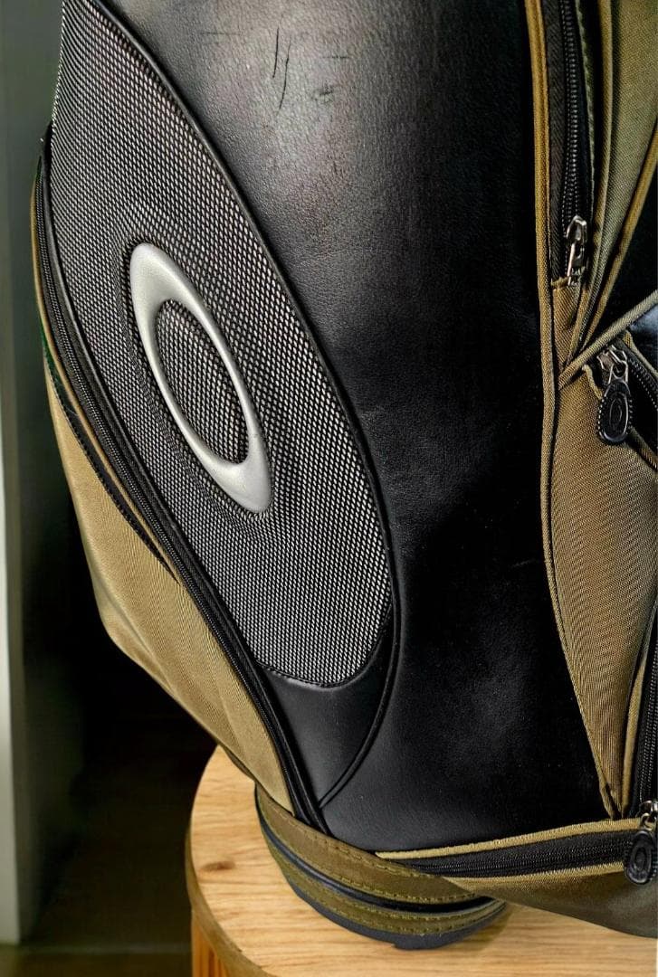 ちゃんKATSU超美品　　Oakley khaki高級タイプゴルフバッグ