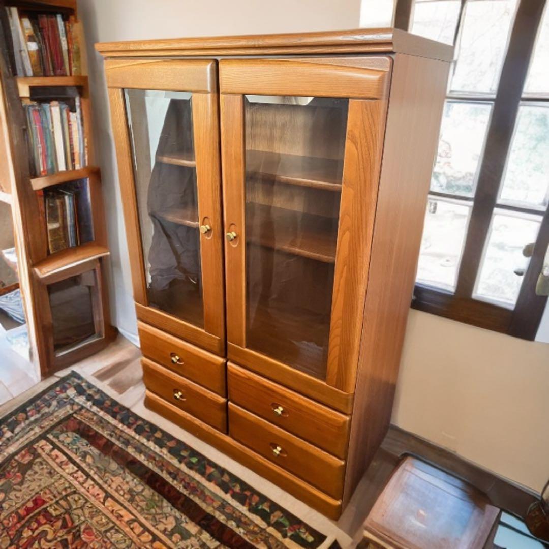 【良品】ガラス扉キャビネット　木製