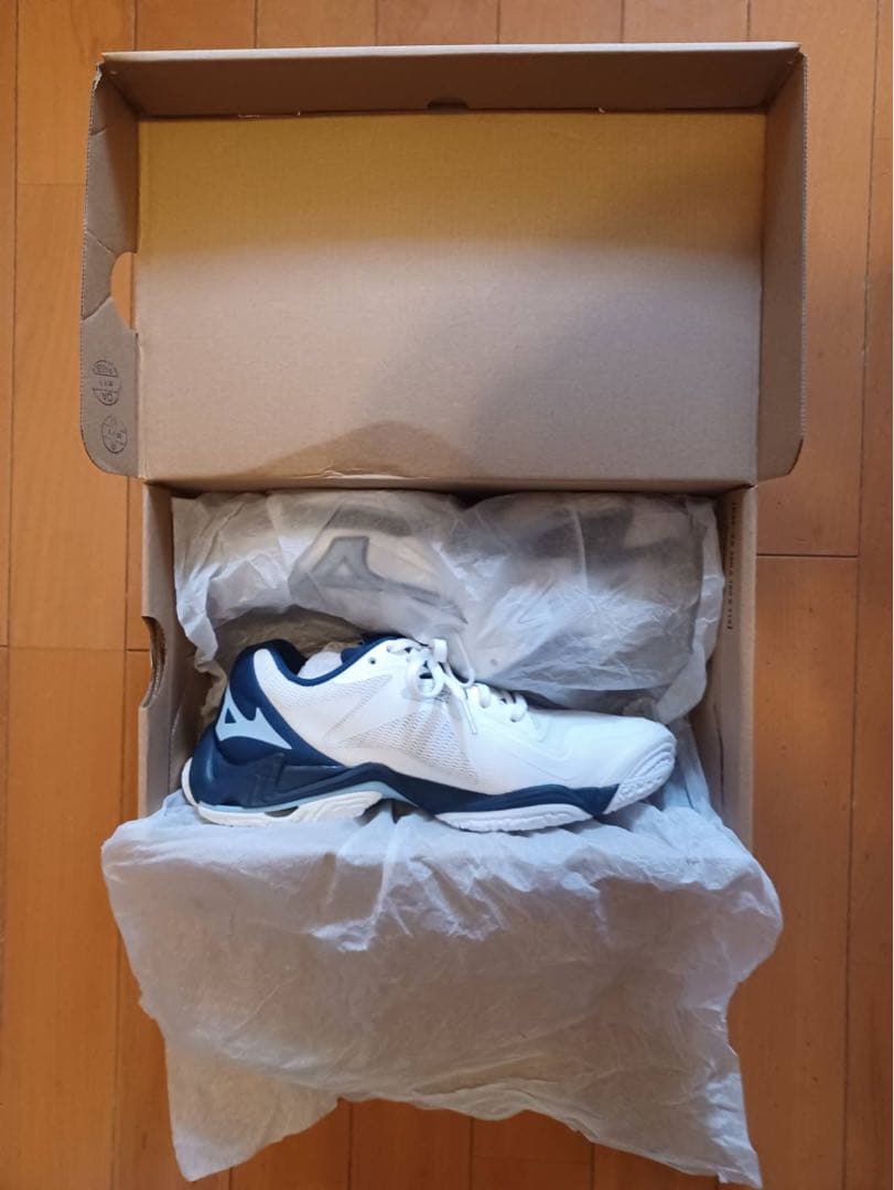 試着のみMizuno ウェーブライトニング Z8 24.0cm ホワイトNV