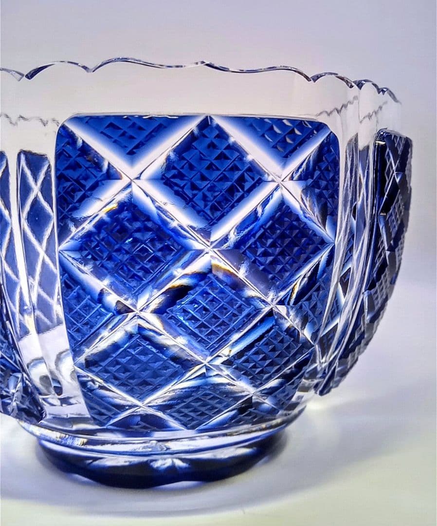 【翡翠カワセミ】島津薩摩切子 薩摩ガラス工芸 向付鉢 藍 魚子 花縁連弁状