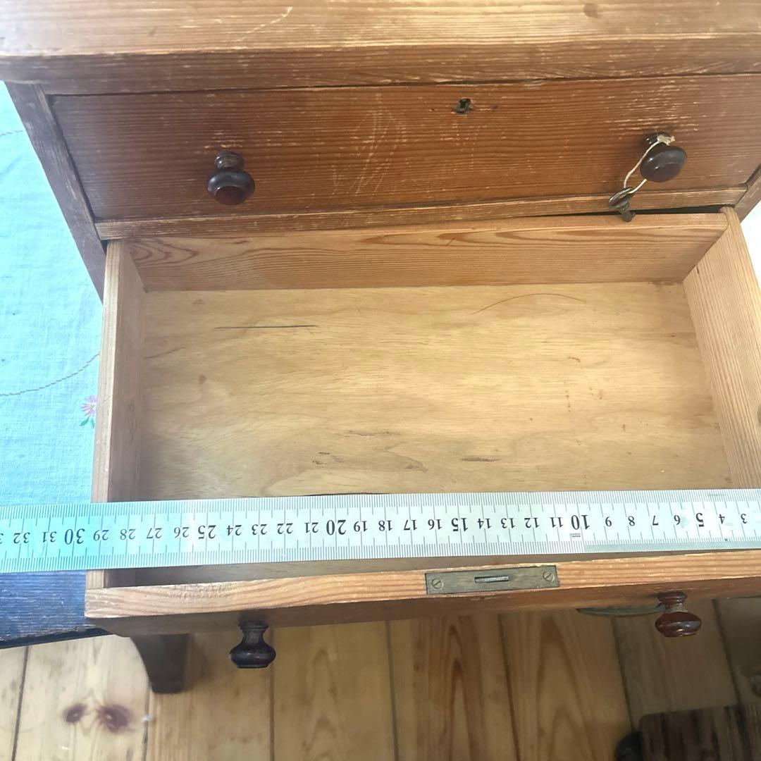 イギリスアンティーク　オールドパイン　鍵付きスモールチェスト