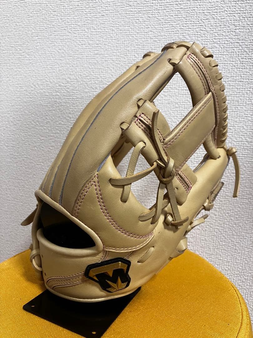 美品　ミツワタイガー軟式グローブ ベージュ