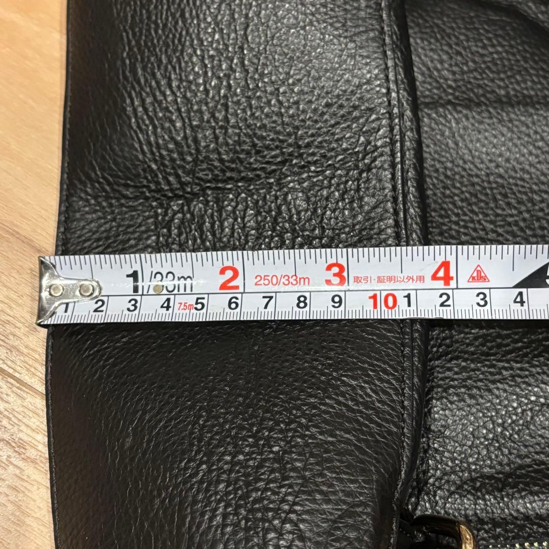 【美品】IO pelle イオペレ 黒猫 エンボス リュック イタリアンレザー