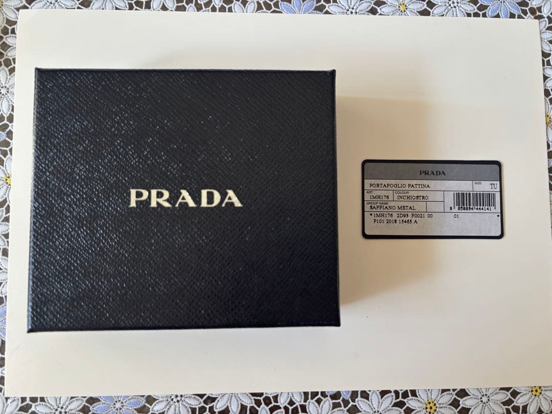 【ぷんぷん】PRADA 三つ折り財布