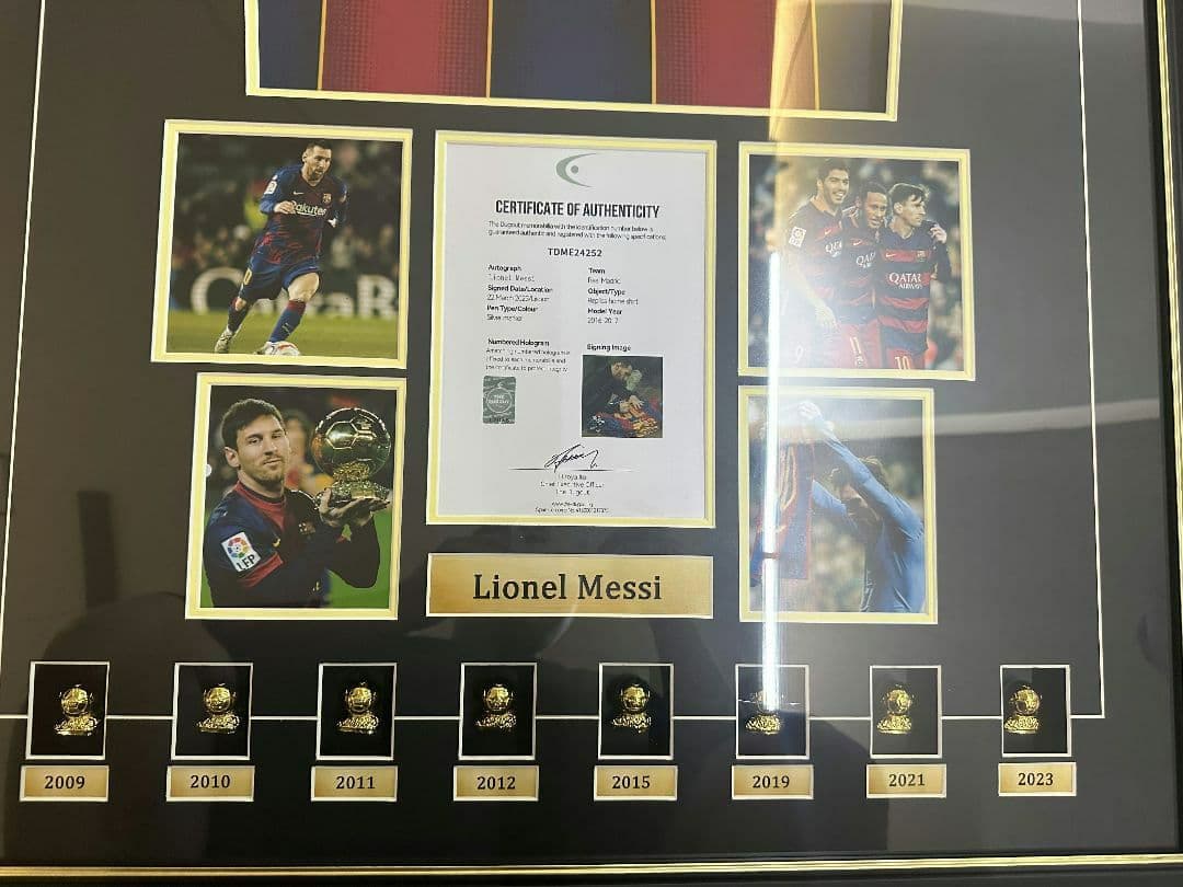 リオネル・メッシ バルセロナ 10番 ゴールド 額装 ユニフォーム 記念品