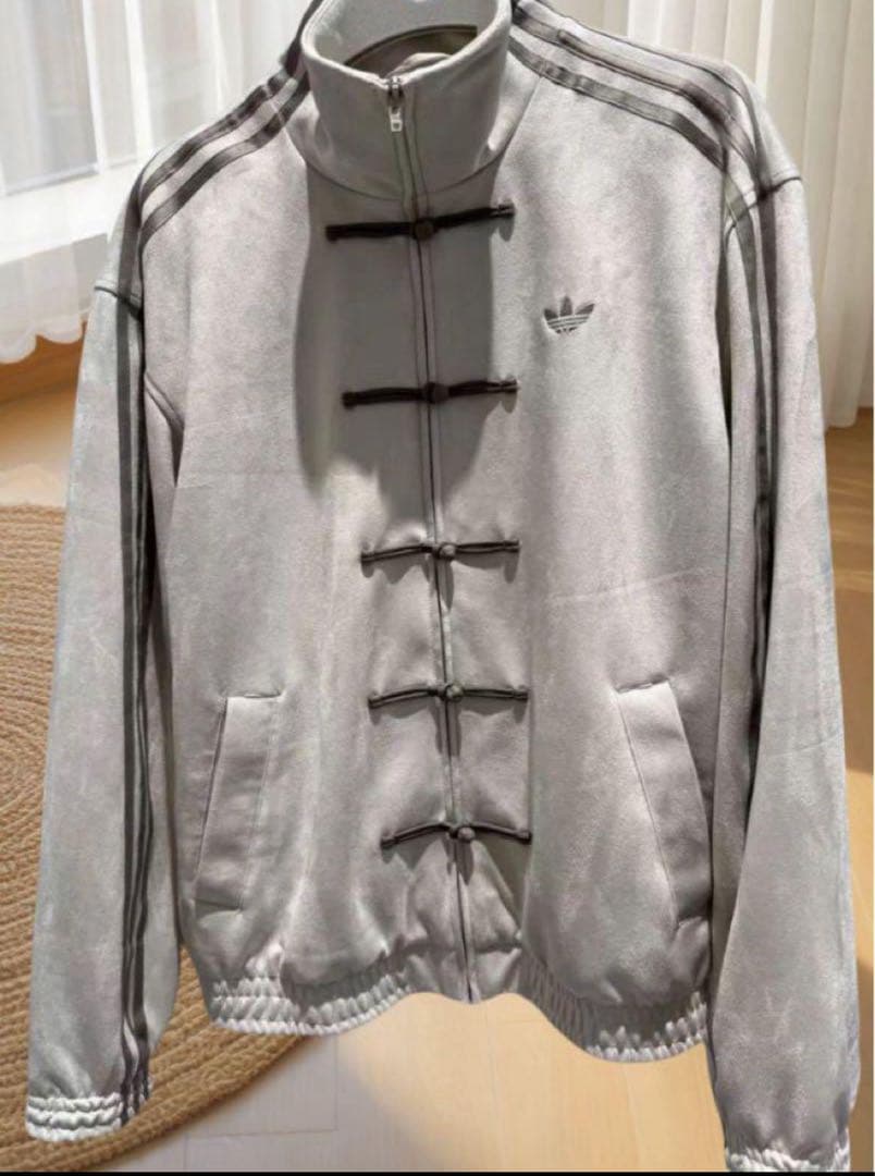 adidasアディダス 中国限定 蛇年トラックジャケット ホワイトSサイズ”