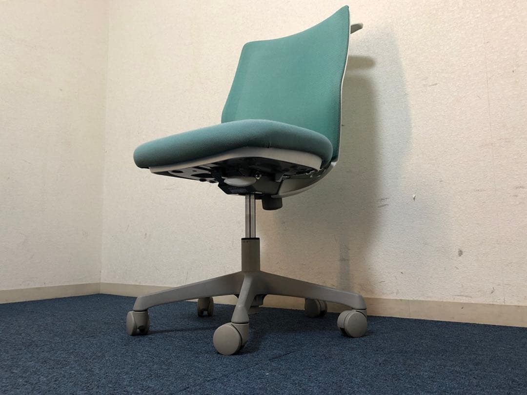 OKAMURA オフィスチェア CG12WR FZK6 肘無しハンガー付き完成品