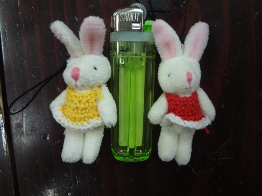 手編みドレスを着たうさぎストラップ　２０羽セット