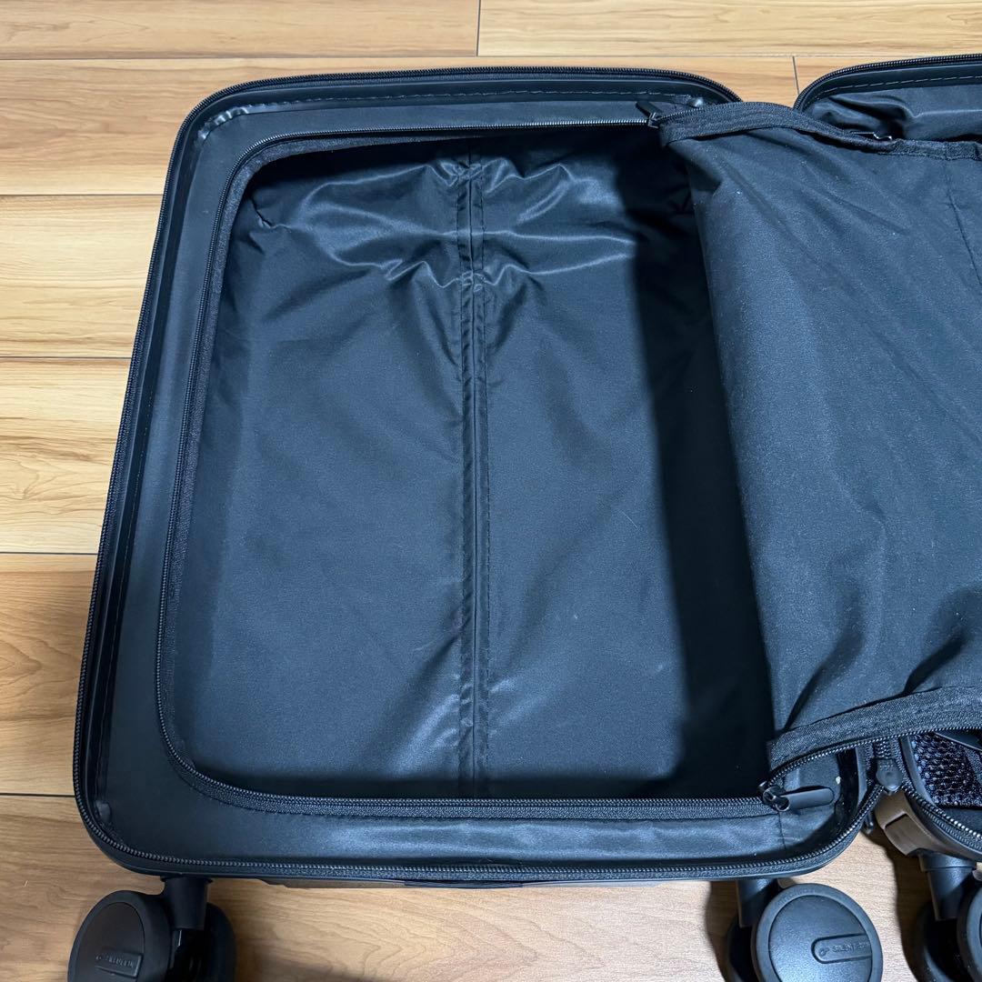 機内持ち込み可aucentic ESSENTIAL LUXE SUITCASE