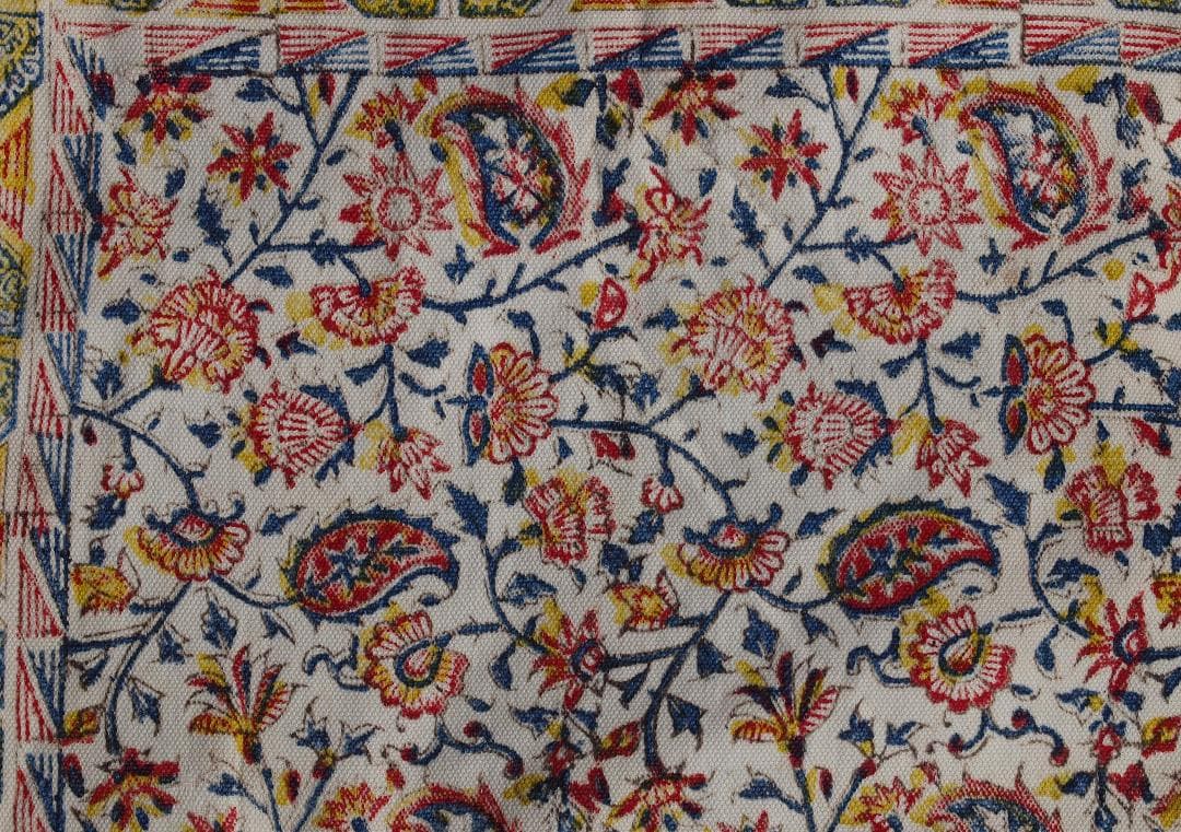 大きな綿布にペルシャの多様な花を捺染、ヴィンテージ・カラム・カーリ　残された花々