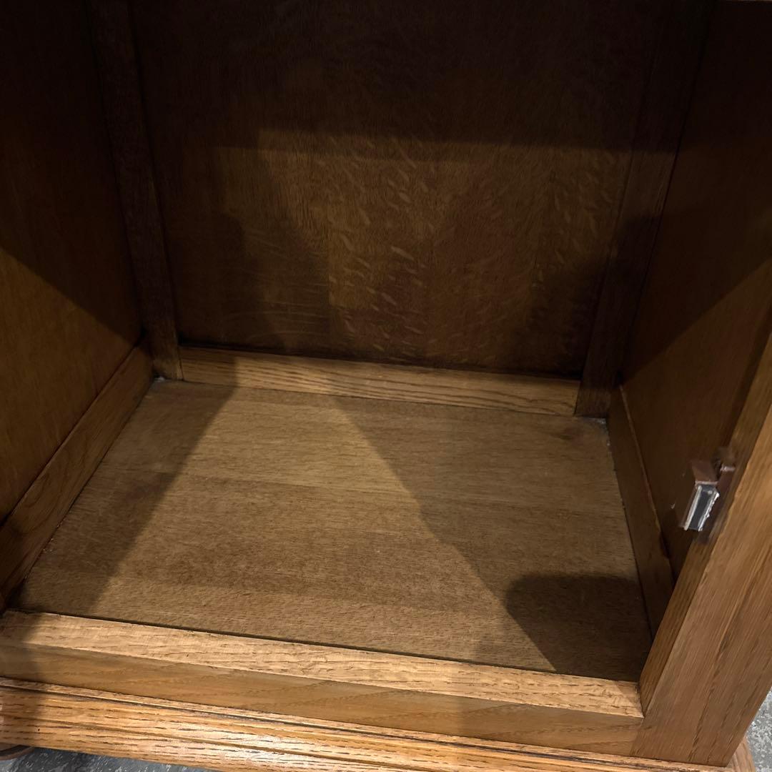 ヴィンテージ　木製サイドテーブル　扉収納付き　2