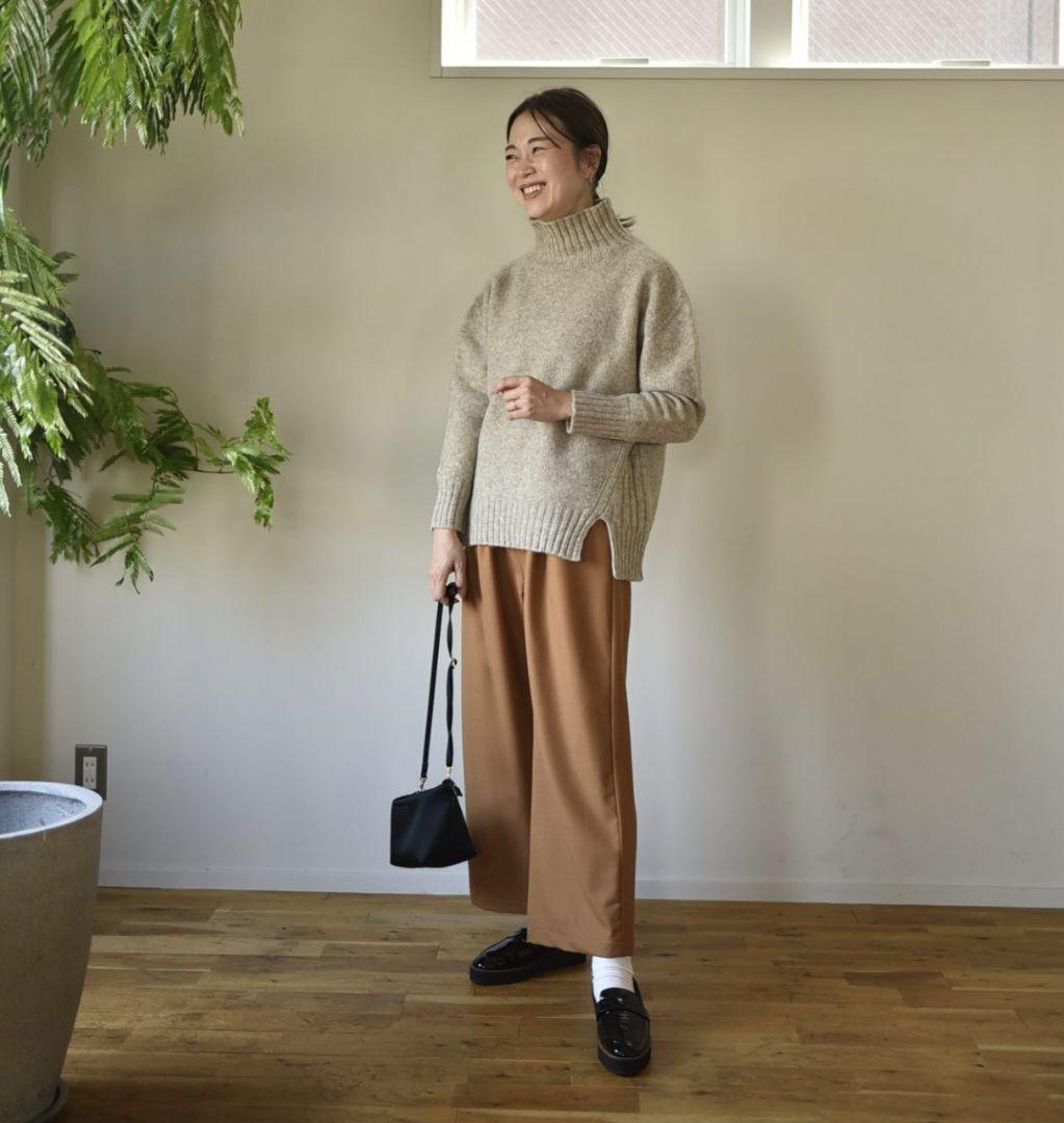 【はるる】OUR上質ウールのサイド切り替えニットミルクティベージュ