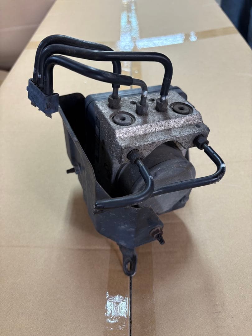 ハイエース CBA-TRH224W ABS ブレーキ アクチュエーター